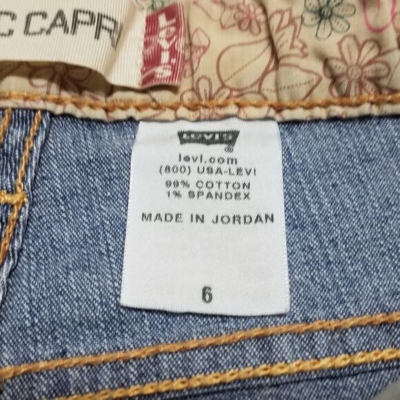 VINTAGE Levi's Classic Capri Cropped Mid Rise Jean - Picture 11 of 12